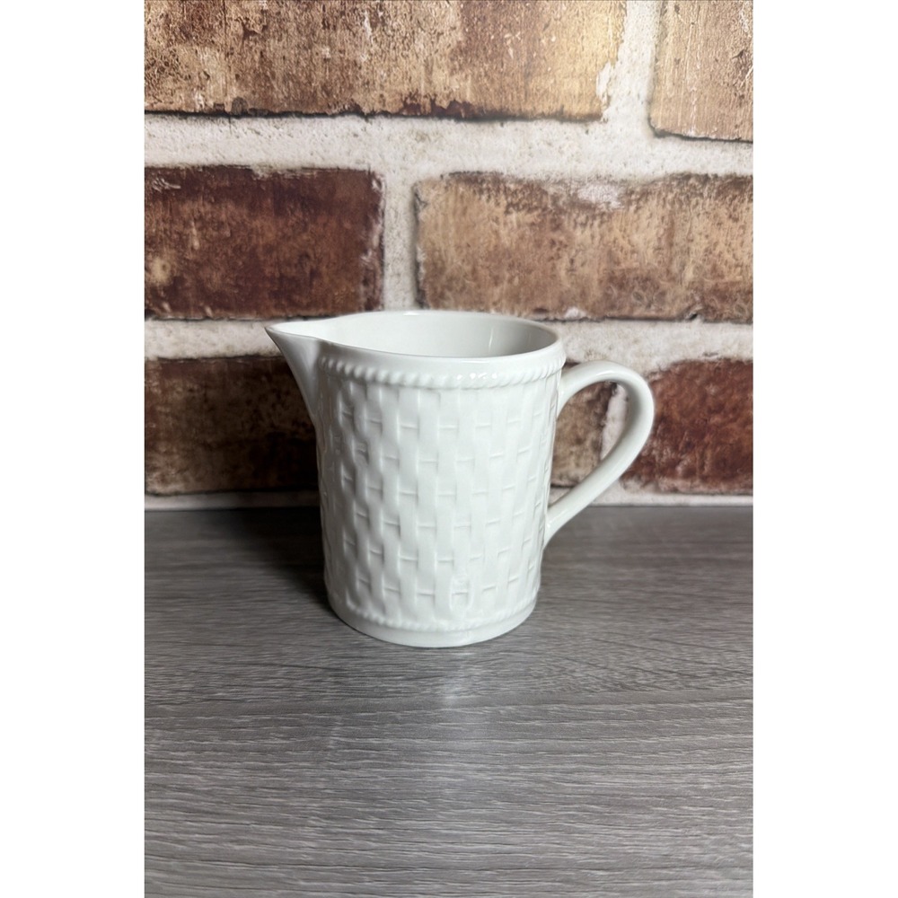Vtg Wicker by Oneida Basket Weave White Ceramic Creamer Perfect Condition